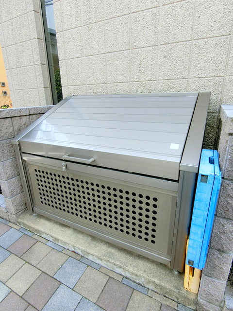 メゾン　クリスティーネのその他共用部分|敷地内ゴミストッカー完備