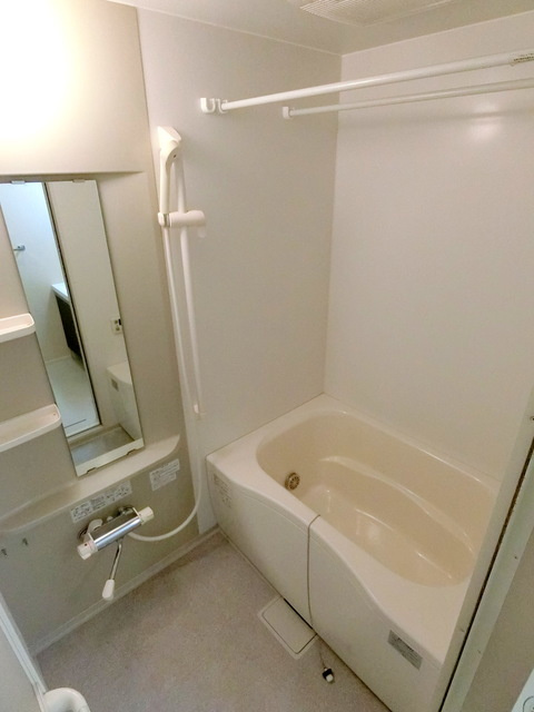 メゾン　クリスティーネの浴室|★追い焚き・浴室乾燥機能付きのバスルーム