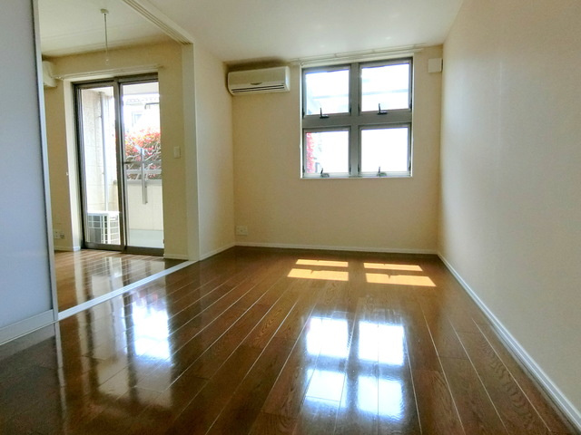 メゾン　クリスティーネの洋室|★6.5帖の洋室★