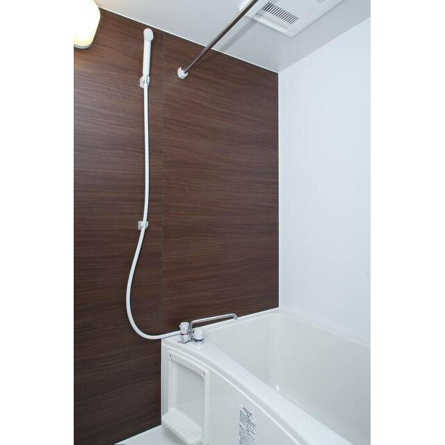 ラ・フォート東日暮里の浴室