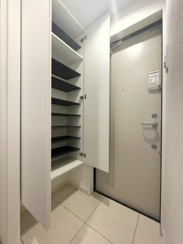 ルオーレ上北沢駅前の玄関|シンプルで使いやすい玄関です