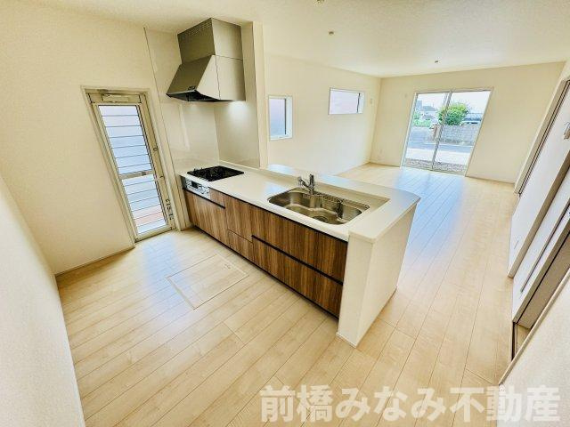 前橋市富士見町小沢　４号棟(全４棟)　リーブルガーデン　新築建売分譲のキッチン|きれいなキッチンです