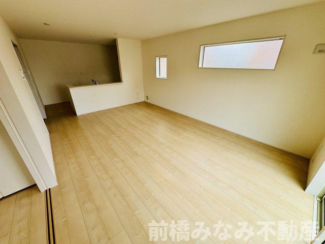 前橋市富士見町小沢　４号棟(全４棟)　リーブルガーデン　新築建売分譲の居間・リビング|ゆったり過ごせるリビングです