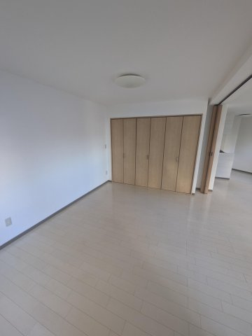 チェリーブロッサムビルの寝室