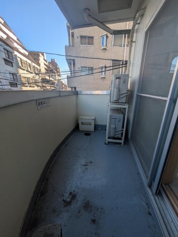 チェリーブロッサムビルのバルコニー