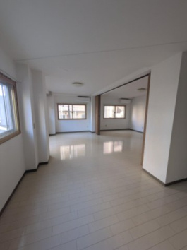 チェリーブロッサムビルの居間・リビング