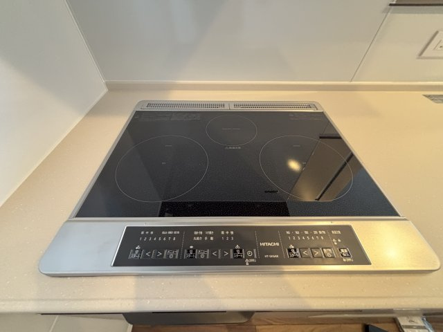 【キッチン】 | ネクサス百道レジデンシャルタワー | IHクッキングヒーターはお手入れが楽なのも人気のポイントです。食洗機付きで食後の片付けも楽々