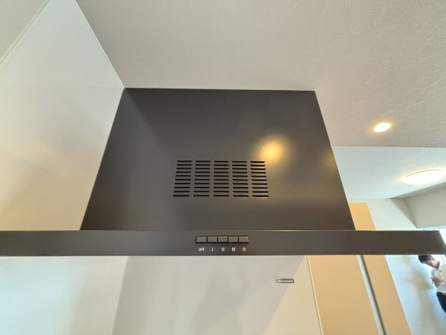 【キッチン】 | ネクサス百道レジデンシャルタワー | 汚れが気になりがちなレンジフードも新品に交換済みです