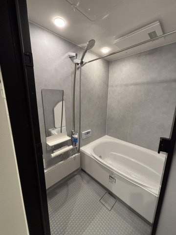 【浴室】 | ネクサス百道レジデンシャルタワー | 浴室乾燥機付なので雨の日のお洗濯に活躍するのはもちろん、浴室をカラリと乾燥させられるのでカビ対策にも