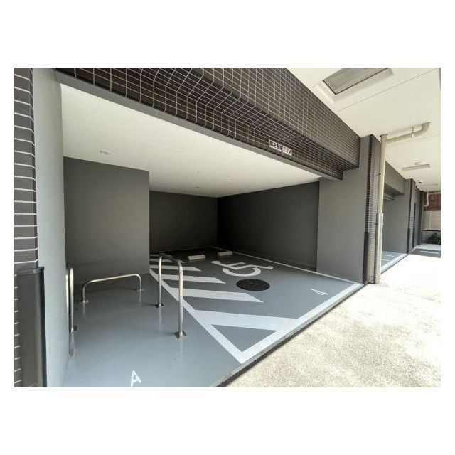 プレサンスブルーム浅草Northの駐車場