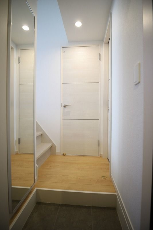 モアメゾン中央公園前の玄関|シューズボックス付きの玄関です☆