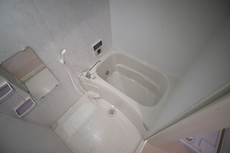 モアメゾン中央公園前の浴室|追い焚き・浴室乾燥機付きのお風呂です♪