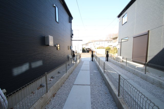 【GRAFARE　ZEH水準仕様】小平市上水新町３期全15棟の外観|「ららぽーと立川立飛」や「IKEA立川」などの大型施設も車で約15分のアクセス
