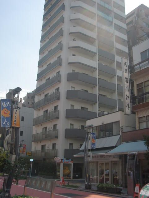 プレシス浅草雷門の外観
