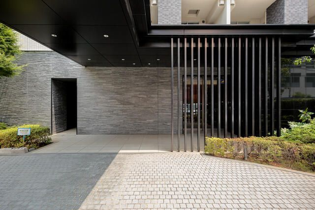 メゾンカルム本郷のエントランス