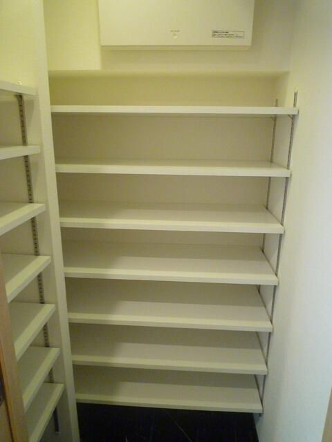 メゾンカルム本郷の収納