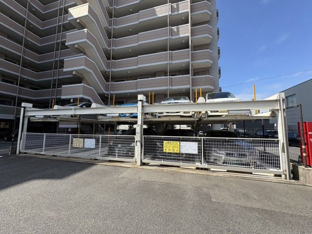 【駐車場】 | アムール板付7 | 駐車場に空きがあるのも嬉しいポイント。サイズや場所等の詳細はお問合せください