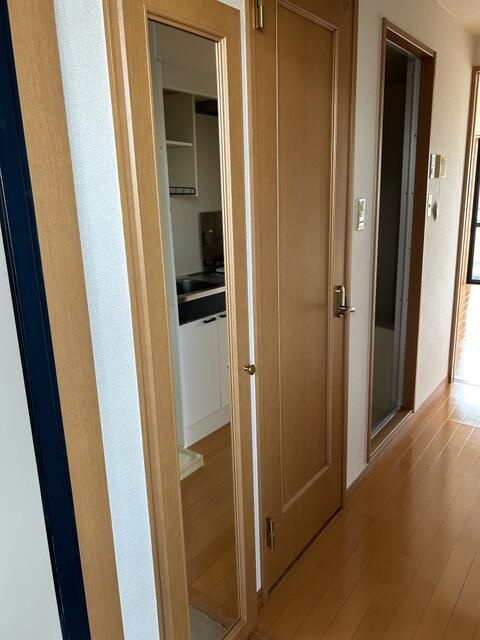 第五浅岡ビルの玄関