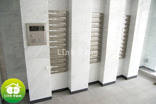 レション深川のエントランス