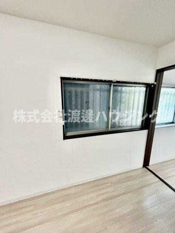 東大阪市吉田８丁目のテラスの居間・リビング|窓