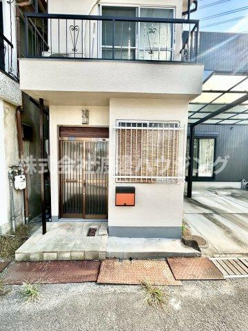 東大阪市吉田８丁目のテラスのエントランス