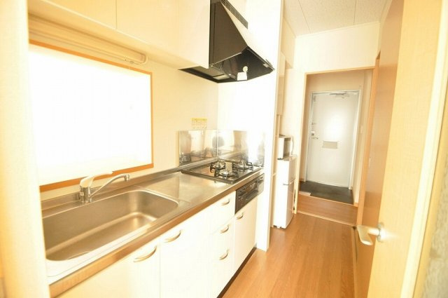 レオパレスフロートの玄関