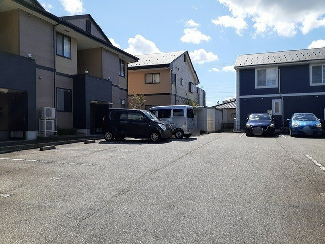 ベルビィトンＡの駐車場