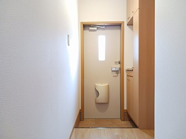 エレガンスヤツオＣの玄関