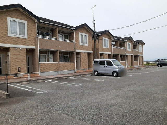 エレガンスヤツオＣの駐車場