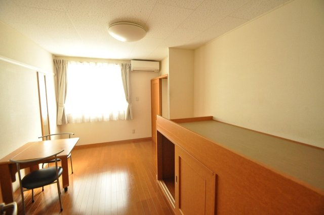 レオパレスエム　Ⅱの居間・リビング