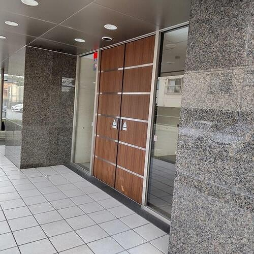 サーパス大泉東のエントランス