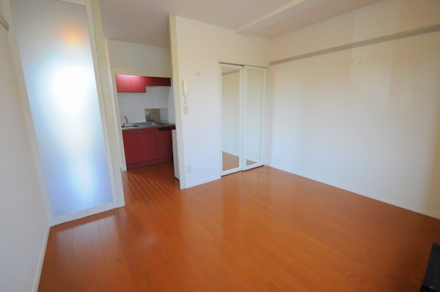 レオパレスフォレストの居間・リビング