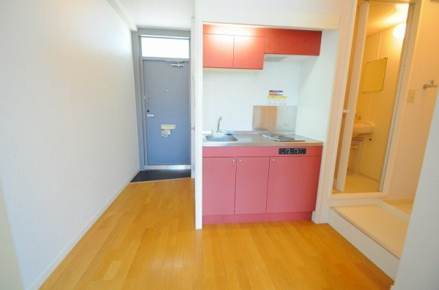 レオパレスフォレストの玄関