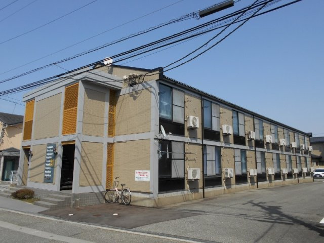 レオパレスフォレストの外観