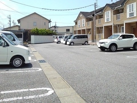 エレガンス・ヤツオＡの駐車場