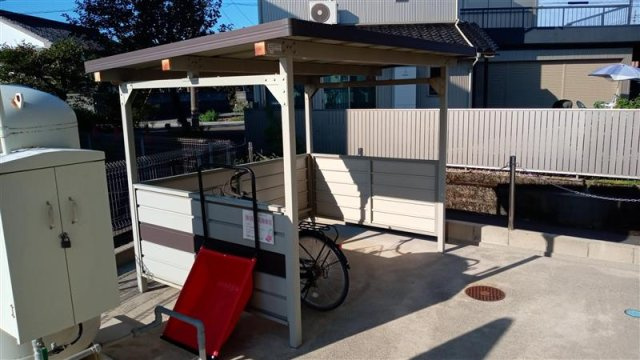 レオネクスト蜷川３のその他|駐輪場