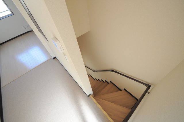 レオネクスト蜷川３のその他|室内階段