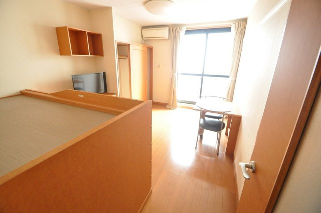 レオパレスマリンビューの居間・リビング