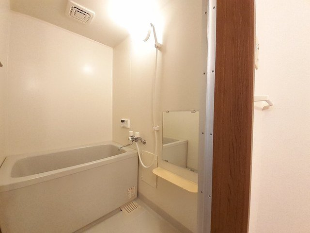 ボンレーブⅢの浴室