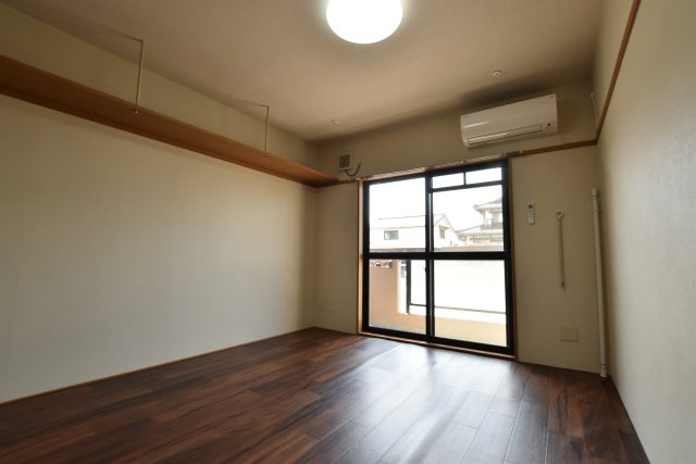 メゾン八尾の居間・リビング