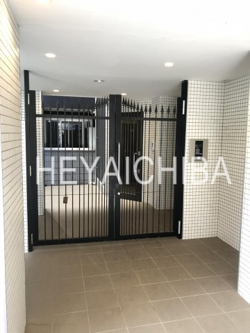 b'CASA Tokyo kikukawaのエントランス