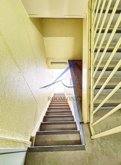 コーポ富貴のその他共用部分|共有階段です。
