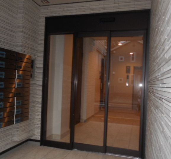 Rapport H&S のエントランス