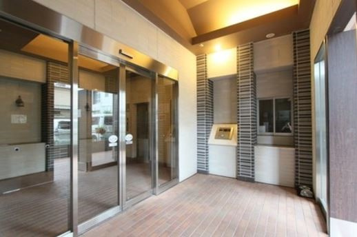 スパシエルクス横浜のエントランス