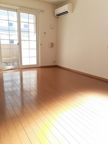 ピュアネス今泉Ⅰの居間・リビング|広いリビング★