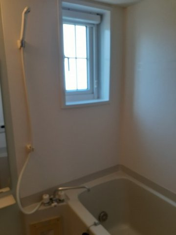 ピュアネス今泉Ⅰの浴室|追い焚き機能付きのお風呂です♪