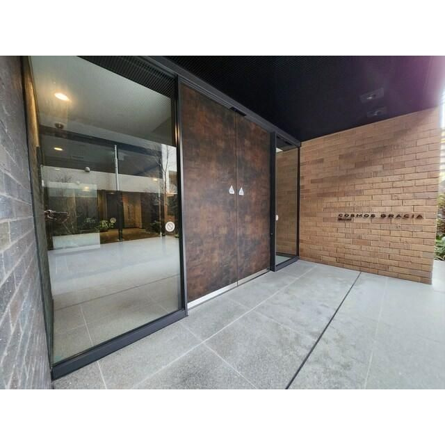 コスモグラシア三ノ輪のエントランス