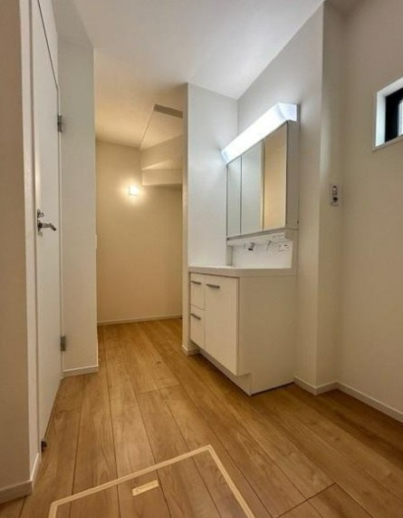 【新築】鶴ヶ島市中新田６期 １号棟の独立洗面台|朝の身支度に欠かせない洗面台です☆