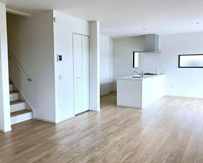 【新築】鶴ヶ島市中新田６期 １号棟の居間・リビング|18.7帖の明るいLDKです！