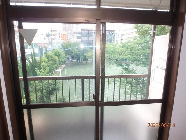 第一伸和マンションのバルコニー